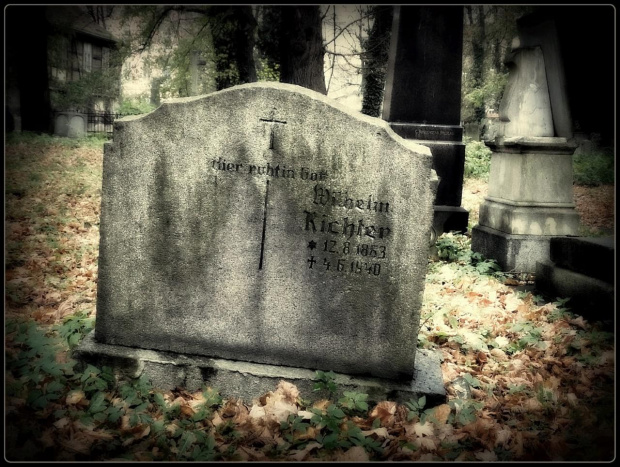 Jeden z nagrobków na zabytkowym cmentarzu ewangelickim przy Kościele Pokoju w Świdnicy, wpisanym na Listę Światowego Dziedzictwa Kultury UNESCO. Cmentarz funkcjonował w latach 1654-1957. #cmentarz #DolnyŚląsk #KościółPokoju #Świdnica