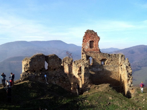 Ruiny zamku Zborov i Magura Stebnicka #góry #beskidy #BeskidNiski #PogórzeOndawskie #MaguraStebnicka #ZamekZborov
