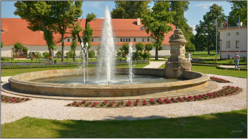 Pałac w Wojanowie-fontanna