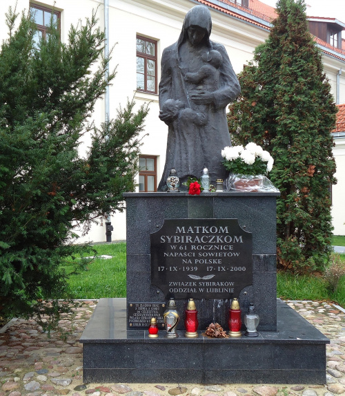 Pomnik Matki Sybiraczki.