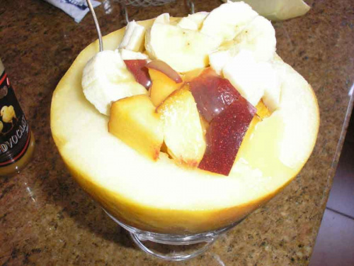 Pyszny deser z własnych melonów - z małym dodatkiem: banan, nektaryna, ajerkoniak :-)