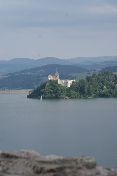 Czorsztyn%2C+zamek+w+Pieninach+nad+Dunajcem. #Czorsztyn