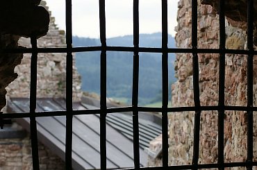 Czorsztyn%2C+zamek+w+Pieninach+nad+Dunajcem. #Czorsztyn