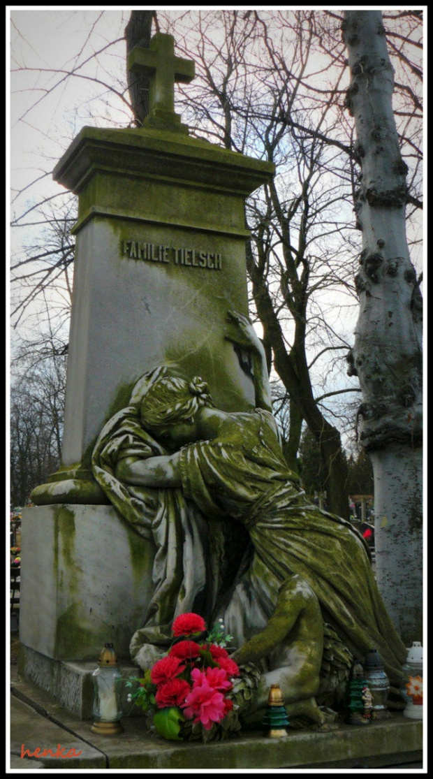 Carl Tielsch-założyciel Zakładów Porcelany Wałbrzych w 1845r #nagrobek #pomnik #rzeżba