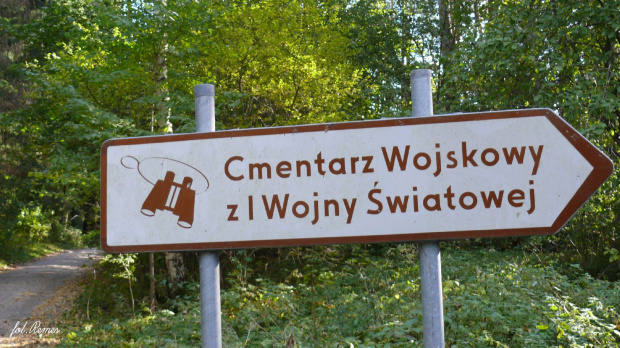 Cmentarz wojenny - Zlokalizowany na południe od miejscowości, na niewielkim wzniesieniu, nad jeziorem. Pochowano tu 344 żołnierzy armii niemieckiej i 234 żołnierzy armii rosyjskiej poległych w 1914 r #Węgorzewo