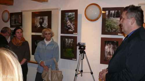 Węgorzewo - otwarcie wystawy fotografii Stowarzyszenia Fotografików przy Muzeum Etnograficznym Wileńszczyzny w Niemenczynie &#8222;Obrazy obiektywem rysowane #Angerburg #MuzeumKulturyLudowej #Węgorzewo