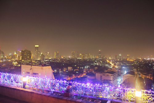 Widok nocny z 23 piętra hotelu Grand China w Bangkoku #azja #dżungla #podróże #tajlandia #noc #miasto #bangkok #GrandChina