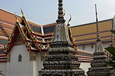 Stupy w Wat Pho - swiatyni odpoczywajacego Buddy #azja #podróże #tajlandia #buddyzm #budda #WatPho