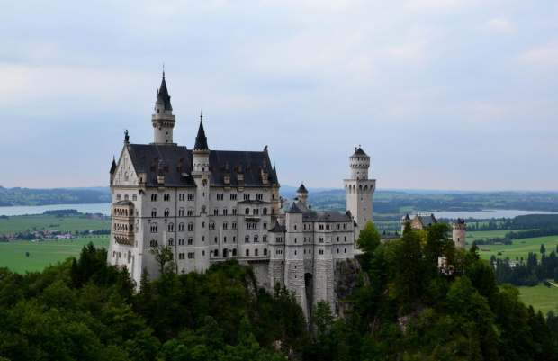 Zamek Neuschwanstein, na granicy Bawarii i Austrii, znany z czołówki filmów Disneya