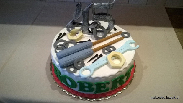 Tort dla kolegi #TortyOkazjonalne #tort #narzędzia #torty #urodziny #robert