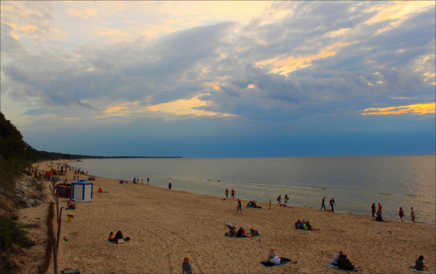 W oczekiwaniu na zachód słońca #Kołobrzeg #plaża #wakacje