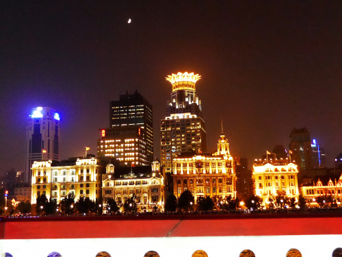 Dzielnica Szanghaju nocą ze statku