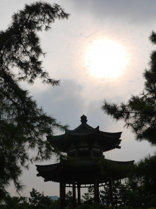 Słońce nad pagodą