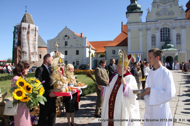 Dożynki diecezjalne i gminne w Strzelnie 2013