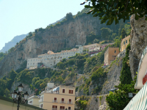I jeszcze Amalfii - trudno uwierzyć, że te domki są bezpieczne #Campania #Neapol #Włochy #WybrzeżeAmalfii
