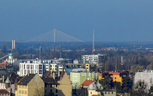 Wrocław - widok z MOSTKU CZAROWNIC - na linii horyzontu Most Rędziński