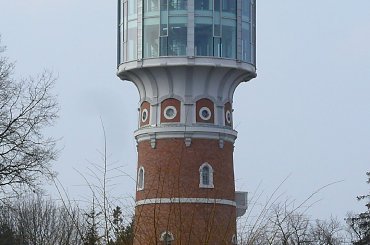 Wieża ciśnień w Piszu – wieża wodna znajdująca się w Piszu przy ulicy Gdańskiej, wybudowana w 1907 roku #Pisz #Wieża