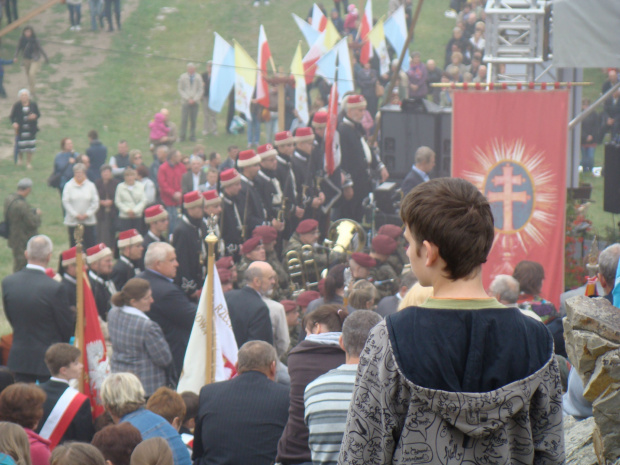 Otoczenie ołtarza w pełnej gali