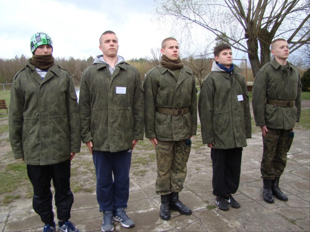 Gimnazjum na manewrach u nas zagościło
Trzydziestu "dzieciaków" fajnie się bawiło #Sobieszyn