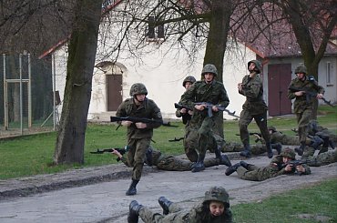 Gimnazjum na manewrach u nas zagościło
Trzydziestu "dzieciaków" fajnie się bawiło #Sobieszyn