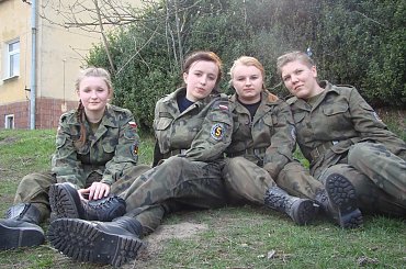Gimnazjum na manewrach u nas zagościło
Trzydziestu "dzieciaków" fajnie się bawiło #Sobieszyn