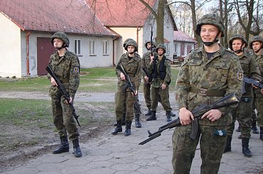 Gimnazjum na manewrach u nas zagościło
Trzydziestu "dzieciaków" fajnie się bawiło #Sobieszyn