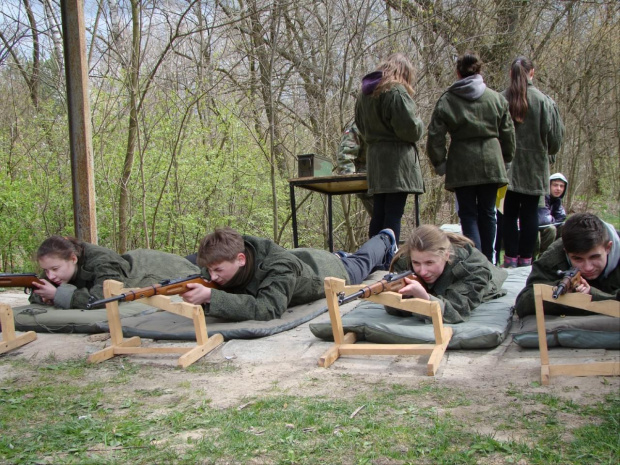 Gimnazjum na manewrach u nas zagościło
Trzydziestu "dzieciaków" fajnie się bawiło #Sobieszyn