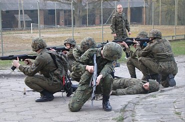 Gimnazjum na manewrach u nas zagościło
Trzydziestu "dzieciaków" fajnie się bawiło #Sobieszyn