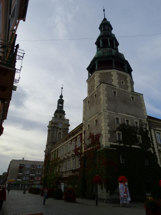 Rynek w Szprotawie.. totalna porażka, zburzone w czasie wojny kamieniczki wypełniono klockami PRL